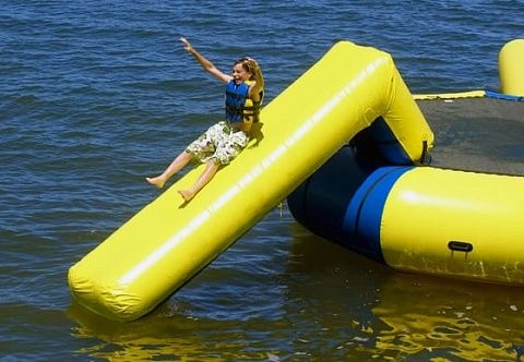 Аттракцион «Надувной водный батут с горкой»