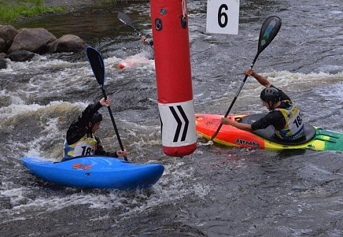 Подвесной надувной буй  «Цилиндр» для трассы для проведения соревнований (гребного слалома, рафтинга)