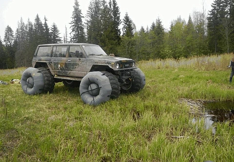 Надувные поплавки на колеса автомобиля, внедорожника