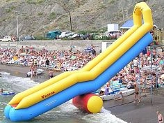 Фотография "КАСКАД" - надувная водная пляжная горка с бассейном для пляжа из ПВХ (PVC) ТаймТриал