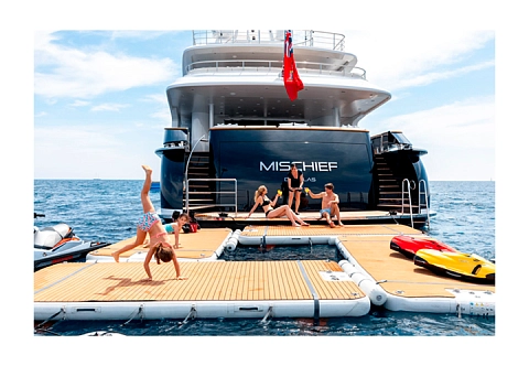 Надувной плот-платформа для отдыха рядом с катером, яхтой, лодкой