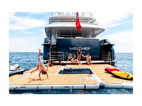 Надувной плот-платформа для отдыха рядом с катером, яхтой, лодкой