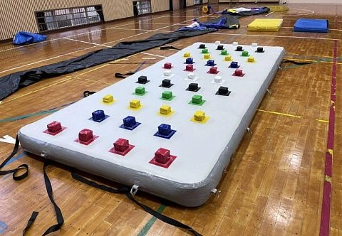 Надувной мобильный скалодром для взрослых и детей из AirDeck Drop Stitch