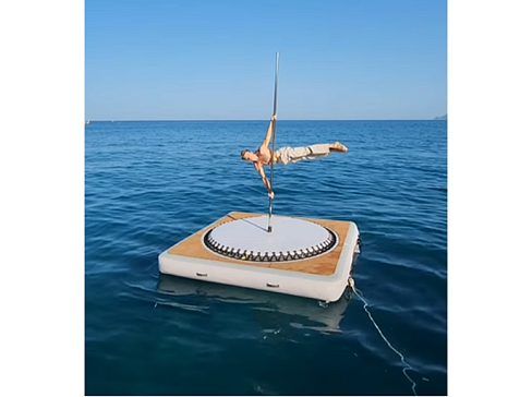 Надувная плавучая платформа на воде для 