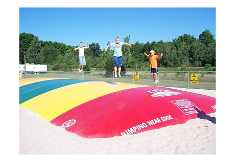 "JUMPING PILLOW" - надувная подушка для прыжков детей, уличный батут