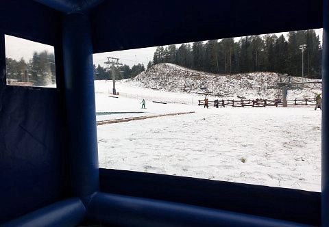 Мобильная надувная палатка для горнолыжных склонов