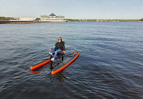 Надувной складной катамаран на педальном приводе Catamaran2go