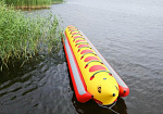 Надувной водный аттракцион Банан для катания по воде