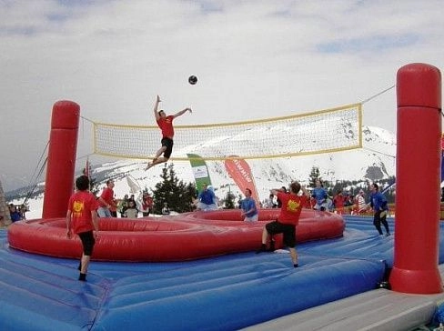 Пляжный аттракцион «Боссабол»