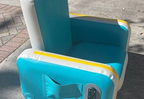 Надувное бескаркасное кресло из AirDeck с возможностью установки на подвижные конструкции