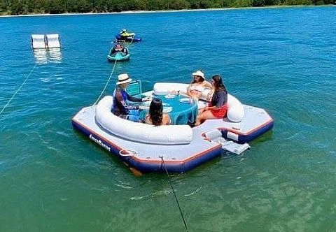 Надувная платформа для отдыха на воде 