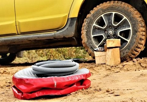 Надувной (воздушный) автомобильный домкрат для внедорожников и др. автомобилей. Пневмодомкрат Air Jack