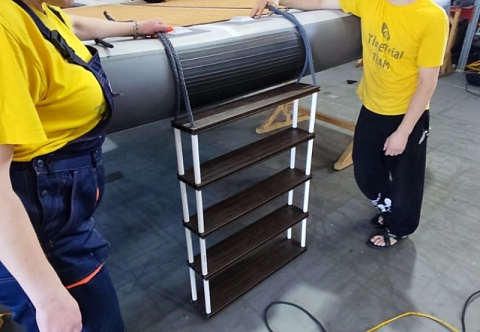 Универсальная бортовая лестница (трап) из палубной доски  для надувных платформ