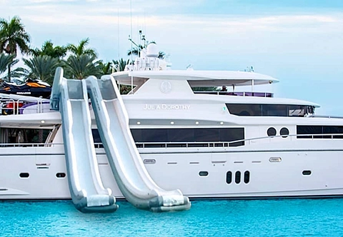 Надувная водная горка для яхт