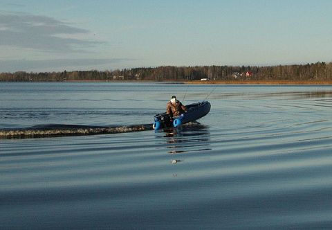 "УРАН-550Ф" - надувная моторная лодка Кабот с фальшбортом ПВХ с транцем под мотор, с надувным дном НДВД