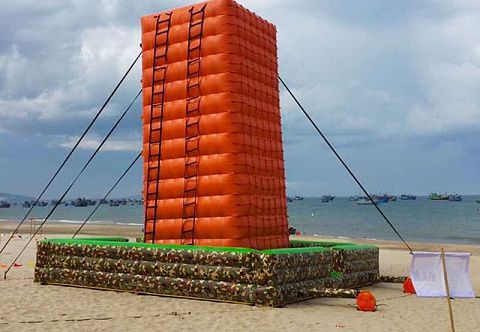 &quot;АЙСБЕРГ&quot; - надувной аттракцион для лазания