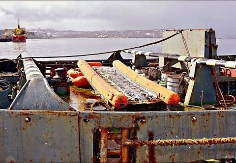 Надувной аварийный бортовой трап для спуска с корабля, яхты и судна