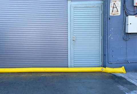 Водоналивной мобильный рукав (дамба) для быстрой защиты от наводнений, потопов