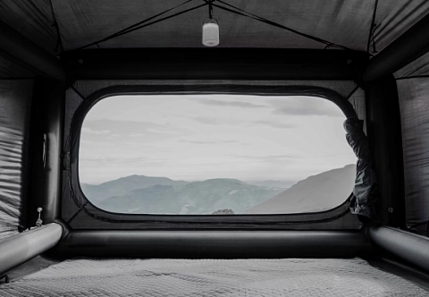 Надувная пневмокаркасная палатка туристическая