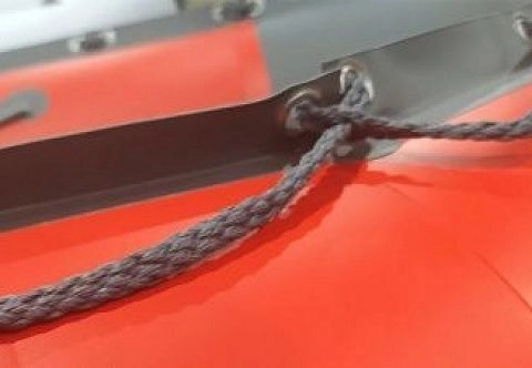 Люверсная полка с леером