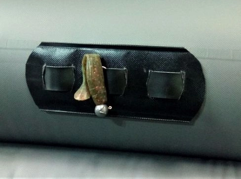 Держатель из ПВХ для рыболовных крючков, блесен и воблеров на надувную лодку, байдарку или каяк