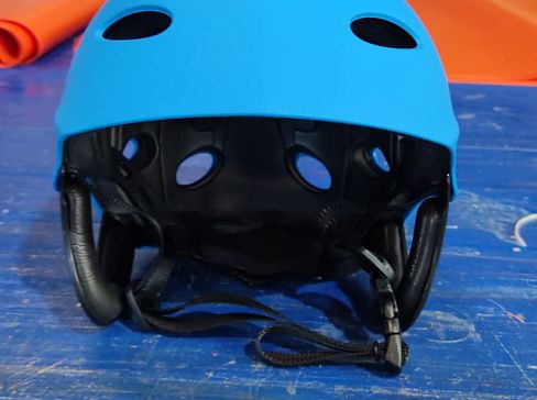 Водный защитный шлем (каска) TimeTrial с регуляцией для Рафтинга, катамарана, сплава, похода