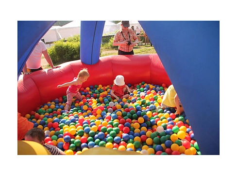 Бассейн с шариками 