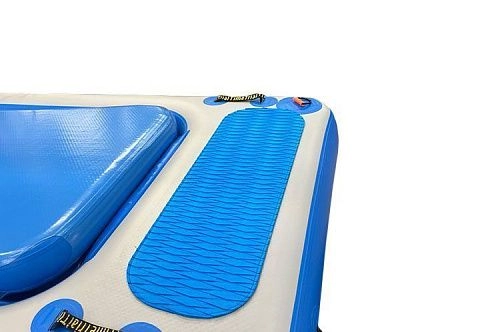 Надувная водная платформа с горкой из AirDeck для отдыха на воде