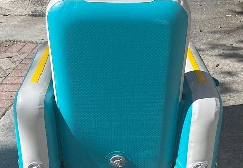 Надувное бескаркасное кресло из AirDeck с возможностью установки на подвижные конструкции