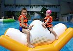 Фотография "ВОДНЫЕ КАЧЕЛИ" - детский надувной водный аттракцион для озера, бассейна из ПВХ ТаймТриал