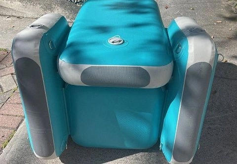 Надувное бескаркасное кресло из AirDeck с возможностью установки на подвижные конструкции