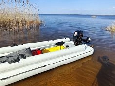 Фотография "БАЙДБОТ-3Ф" - надувной Катабайд ПВХ с 40-см баллонами с фальшбортами с надувным дном НДНД (моторная байдарка мотобайд) из ткань ПВХ (PVC) ткань ТПУ (TPU) 840D ТаймТриал