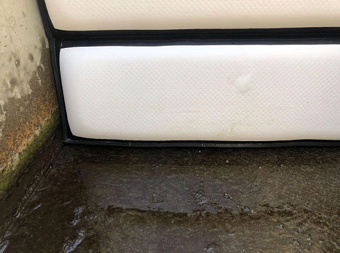 Надувной мобильный барьер от наводнения, потопа в доме (минидамба)