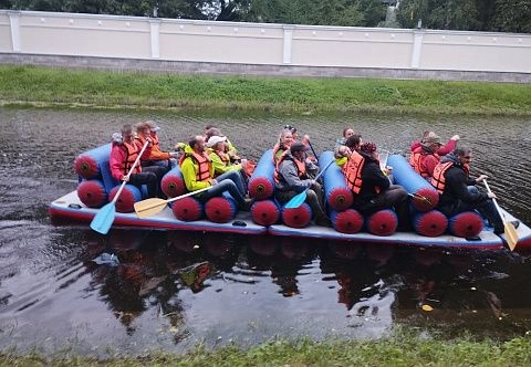 «УГРЕБИСЬ» - надувная плавающая гигантская SUP платформа с диванами