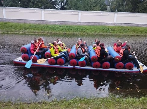 «УГРЕБИСЬ» - надувная плавающая гигантская SUP платформа с диванами