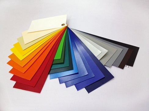 Куски и обрезки цветной ткани ПВХ плотностью от 400 до 1200 г/кв.м