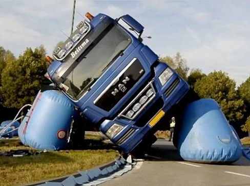 Пневмодомкрат из ПВХ для подъема грузовых автомобилей