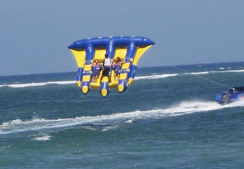 Водный аттракцион «Летающий Бэтмен» для пляжа