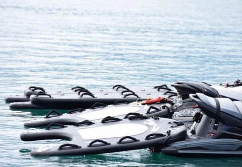 Надувная мобильная палуба для гидроцикла из AirDeck (надувная палуба)