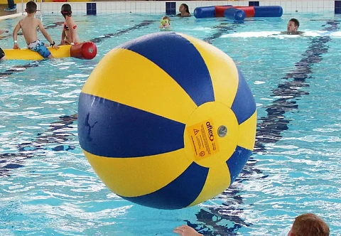 "ГИГАНТСКИЙ МЯЧ (ПУШБОЛ)" - надувной командный аттракцион