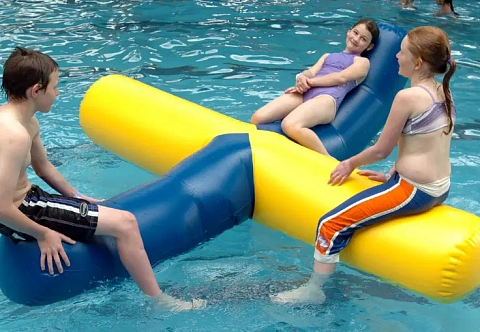 "ВОДНЫЕ КАЧЕЛИ Х" - надувной аттракцион