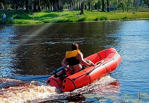 &quot;ФИШКА ЛАЙТ&quot; - рыболовная транцевая моторно-гребная лодка из ТПУ с надувным дном НДНД
