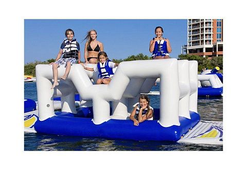 &quot;ЗАМОК&quot; - элемент для надувного аквапарка