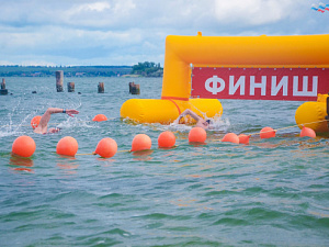 Надувная плавучая арка для соревнований по плаванию