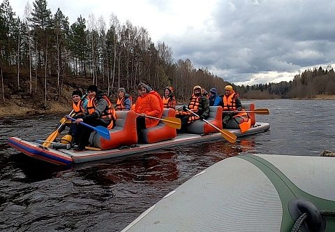 «УГРЕБИСЬ» - надувная плавающая гигантская SUP платформа с диванами