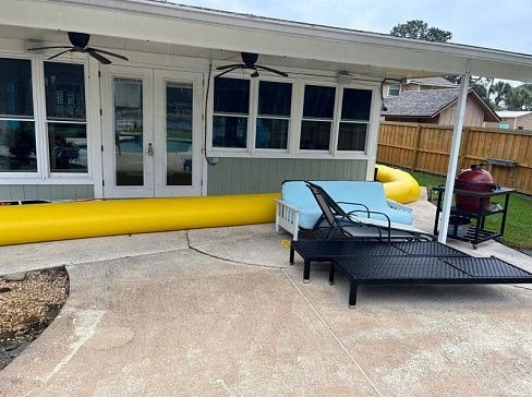 Водоналивной мобильный рукав (дамба) для быстрой защиты от наводнений, потопов