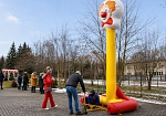 Фотография "КЛОУН" - надувной мобильный брендированный силометр для праздников, ярмарок, корпоративов, бизнеса, активностей из ткань ПВХ ТаймТриал