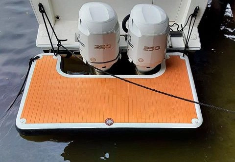 Надувной плот-платформа к яхте, катеру для отдыха