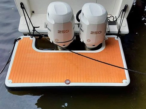 Надувной плот-платформа к яхте, катеру для отдыха