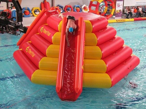 Надувная водная «Пирамида» скалодром с горками